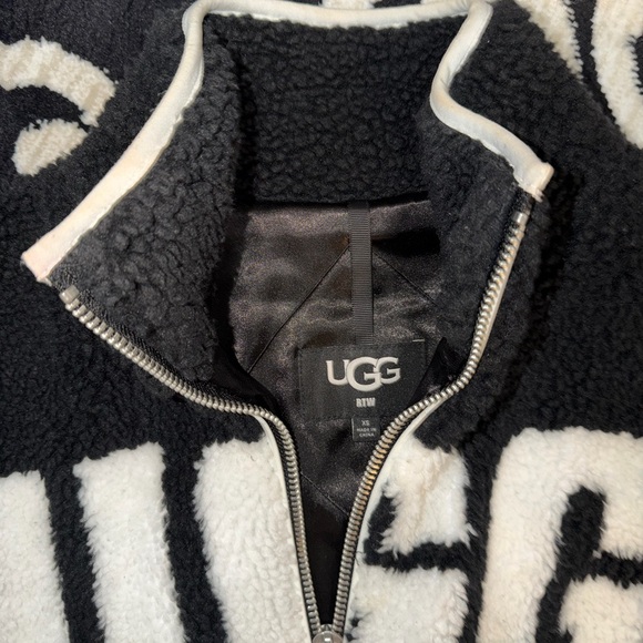 UGG Black and White Sherpa Zip‑Front Jacket with Logo - Picture 2 of 2